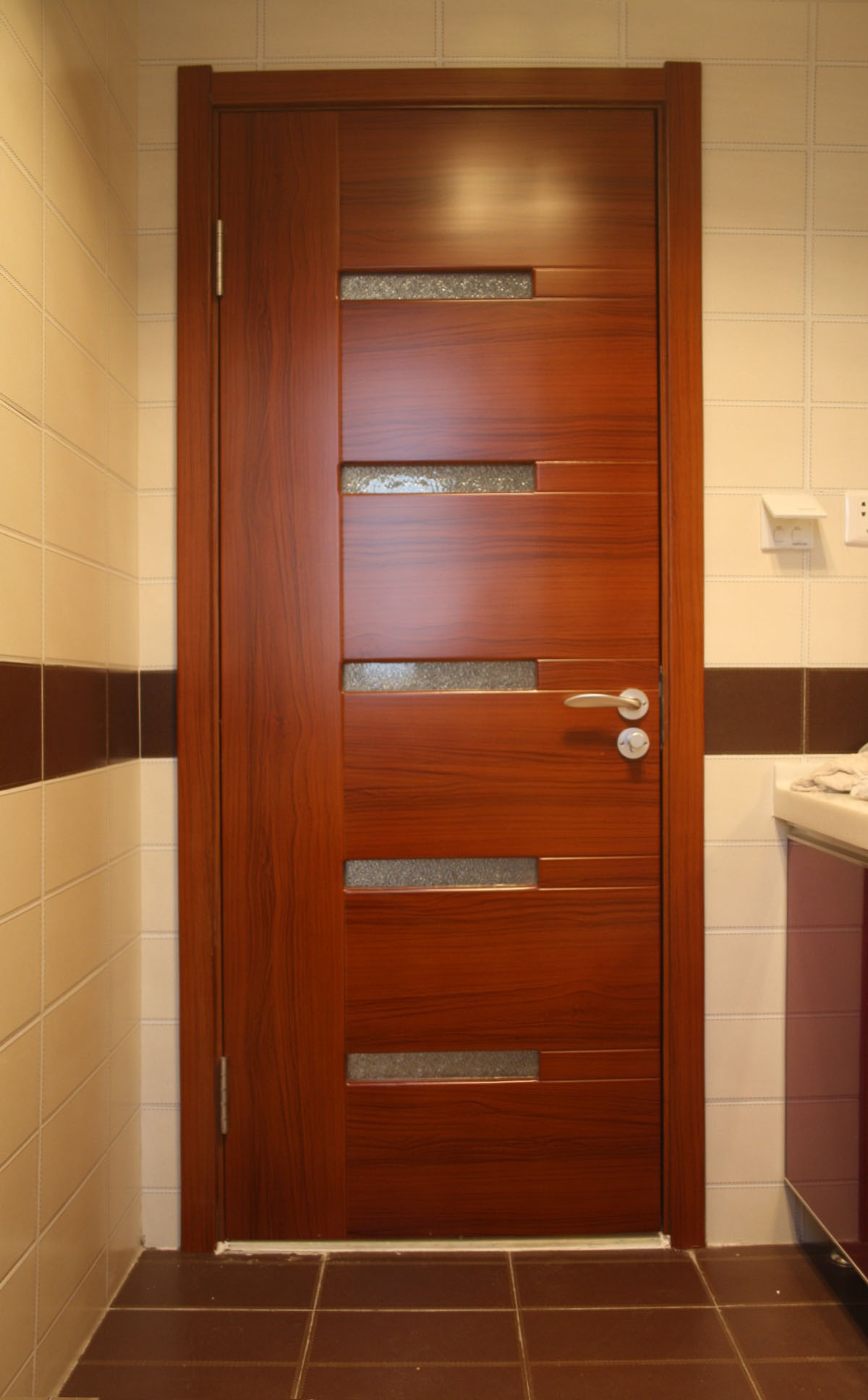 德式实木拼接门环保时尚生态门复合木材料室内门现代简约风实木门-阿里巴巴