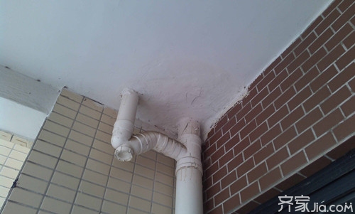 阳台下水管漏水怎么办  下水管漏水解决办法