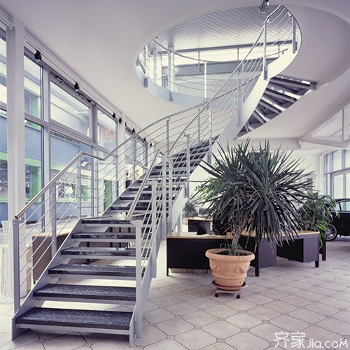 复式钢结构楼梯价格 复式楼钢木楼梯怎么安装?