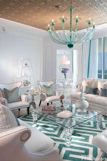 沙发+抱枕+墙面完美搭配   打造出色客厅