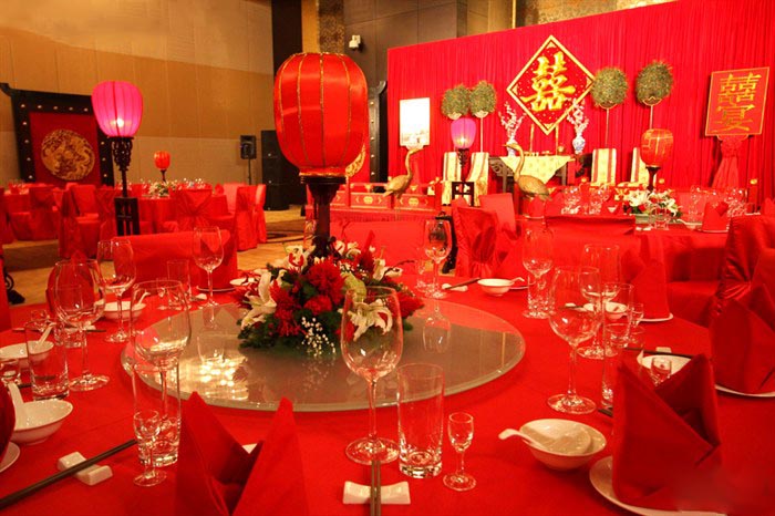 资讯 婚庆百科 婚宴筹备 正文  在中式婚礼的布置上,婚礼的餐桌也是