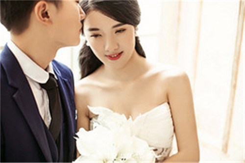 一组婚纱照多少钱_扬州拍一组韩式婚纱照要多少钱(2)