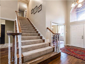楼梯铺地毯效果图 精美地毯为楼梯打造靓丽美景