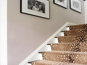 楼梯铺什么地毯好看 让印花地毯为你家锦上添花