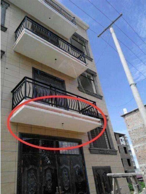 这种也叫作凸阳台,这种阳台在使用时会相当的严格,并不是想凹阳台那样