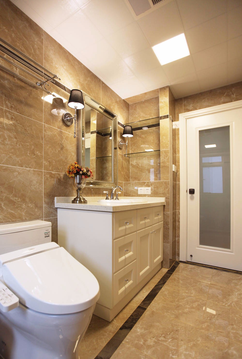 130平米装修,三居室装修,15-20万装修,卫生间,美式风格,暖色调,浴室柜