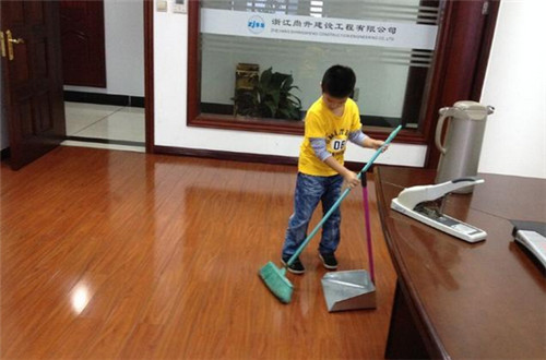 地板怎么拖干净 6种清洁妙招让你一学就会