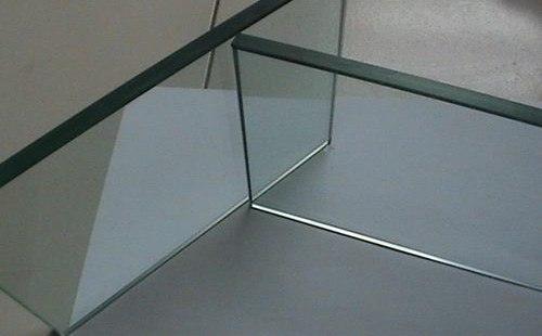 钢化玻璃介绍 怎样区分钢化玻璃和普通玻璃
