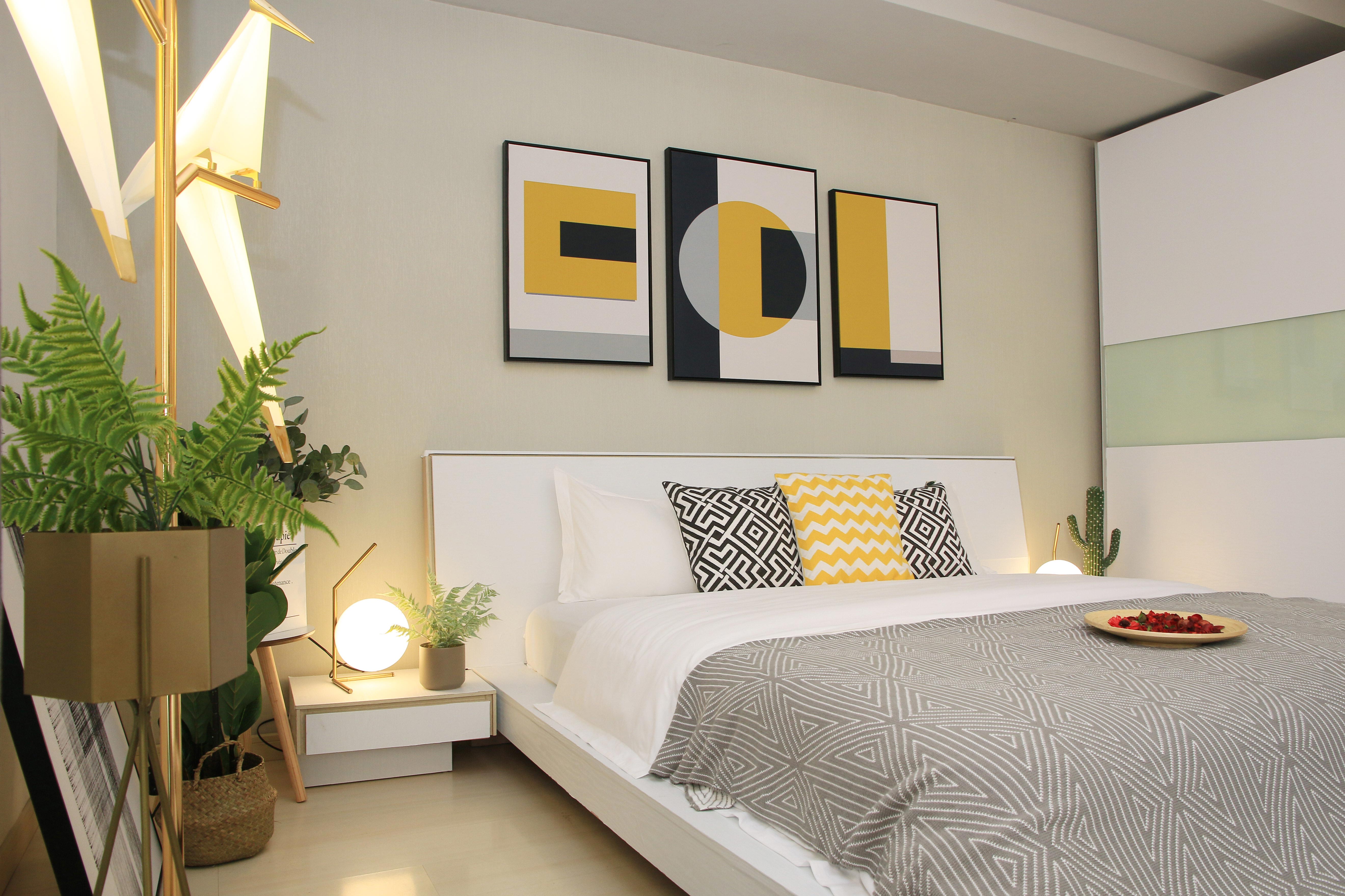 50平米装修,公寓装修,一居室装修,3万-5万装修,北欧风格,卧室,卧室背景墙,装饰画,黄色