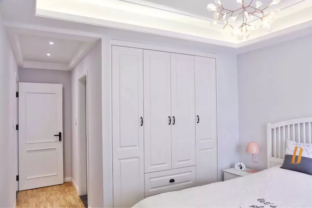 小户型卧室面积小,衣柜这样装,好看又漂亮!
