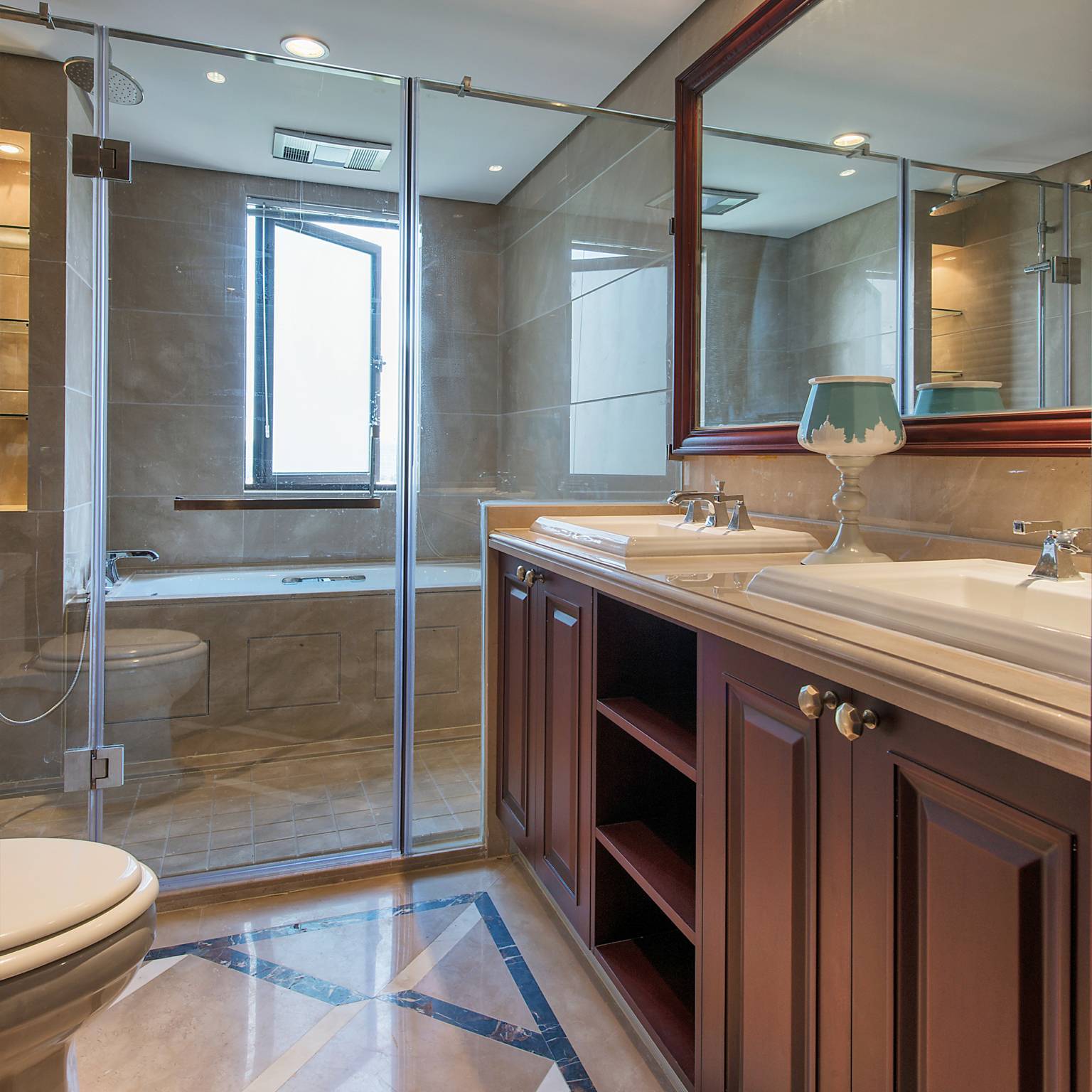 美式风格,140平米以上装修,大户型,15-20万装修,四房以上装修,浴室柜