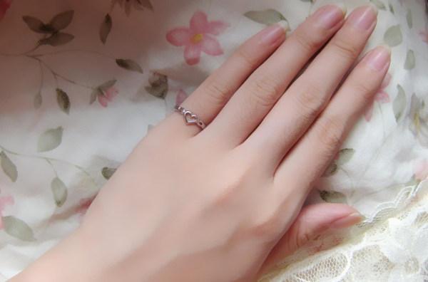 小指戴戒指是什么意思已婚妇女戴戒指的讲究