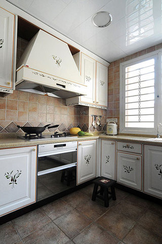中式风格古典白色厨房橱柜效果图