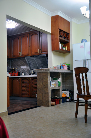 美式风格大气红色厨房橱柜安装图
