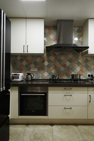 美式风格简洁白色厨房橱柜安装图