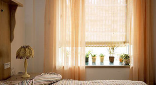 现代简约风格小清新暖色调卧室飘窗装修效果图