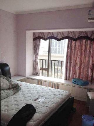 现代简约风格小清新粉色卧室飘窗设计图