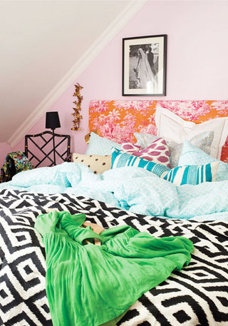欧式风格浪漫粉色卧室装修效果图