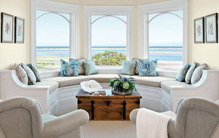 美式风格温馨客厅飘窗抱枕图片
