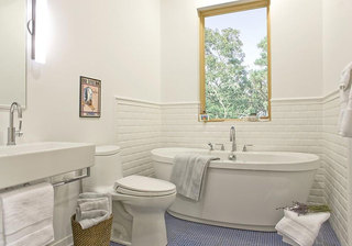 中式风格白色卫生间浴缸图片