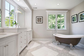 中式风格白色卫生间浴缸效果图