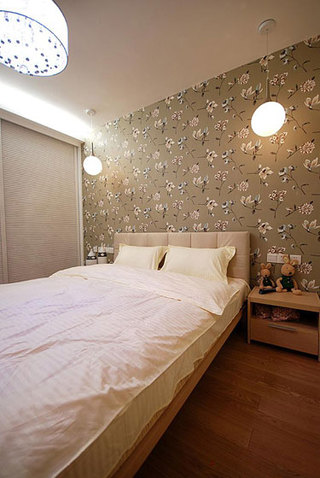现代简约风格温馨5-10万100平米卧室卧室背景墙装修图片