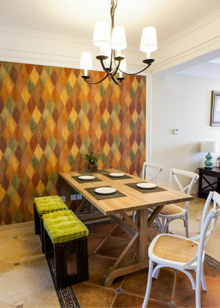 美式风格原木色餐厅餐桌效果图