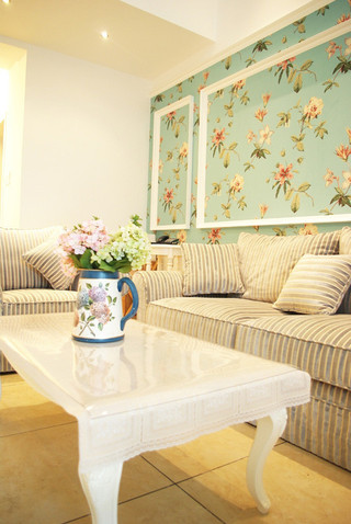 地中海风格白色客厅背景墙茶几效果图