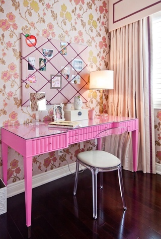 小清新粉色书桌效果图