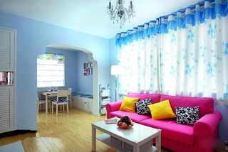 现代简约风格二居室温馨沙发图片