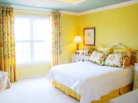 抬头看风景 16款黄色卧室背景墙图