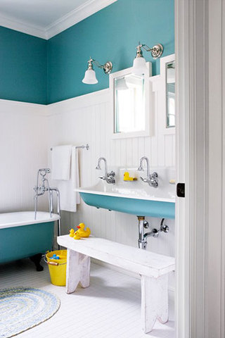 蓝色卫生间浴缸图片