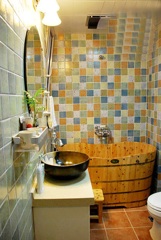 舒适原木色卫生间浴缸效果图