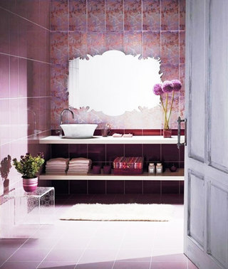 浪漫紫色卫生间瓷砖图片