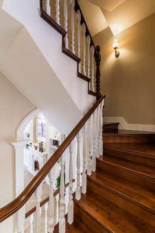 美式风格别墅简洁楼梯设计