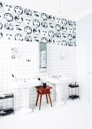 白色卫浴间瓷砖瓷砖图片