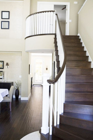 美式风格黑白楼梯设计图