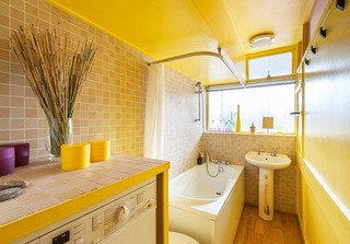 黄色明亮卫生间设计效果图
