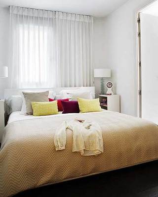 温馨宜人米色卧室床品设计图片