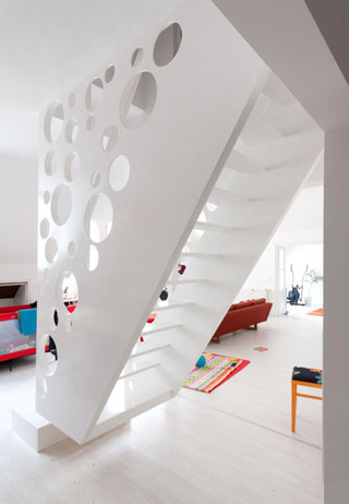 白色创意楼梯设计