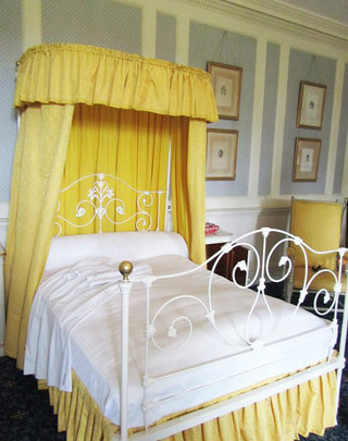 黄色布艺卧室床头背景墙效果图