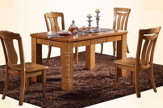 橡木餐桌和松木餐桌哪种好 橡木餐桌价格