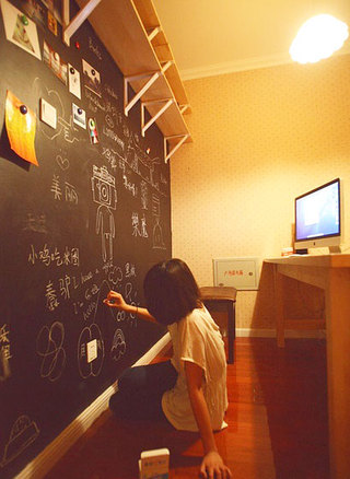 文艺感十足的书房黑板背景墙