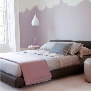 粉色+白色卧室墙面