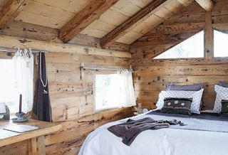 木质阁楼巧变卧室