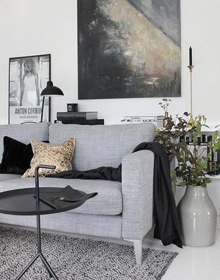 百搭灰色沙发平衡客厅色彩
