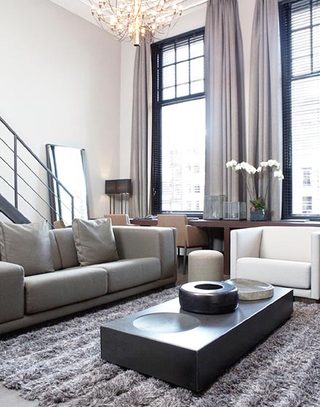百搭灰色沙发平衡客厅色彩