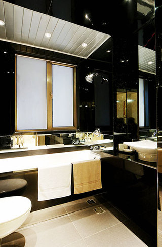 奢华现代酒店式 黑色卫生间设计
