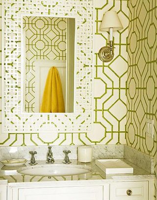 卫浴间黄色别致花纹墙砖