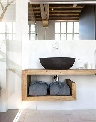 朴实木质卫浴间洗手台